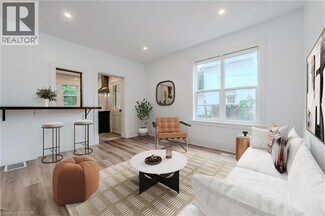 Building Photo - 76 Wellington St N