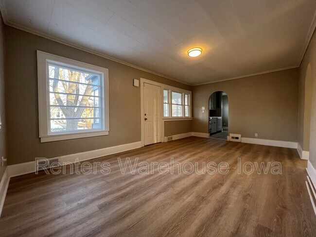 Building Photo - 3306 Amherst St
