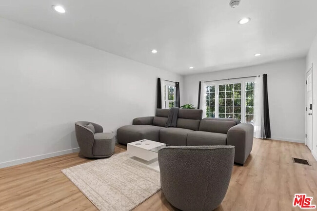 Foto del edificio - 1235 S Tremaine Ave