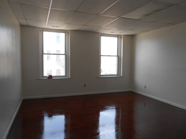 Building Photo - 2515 St Paul St