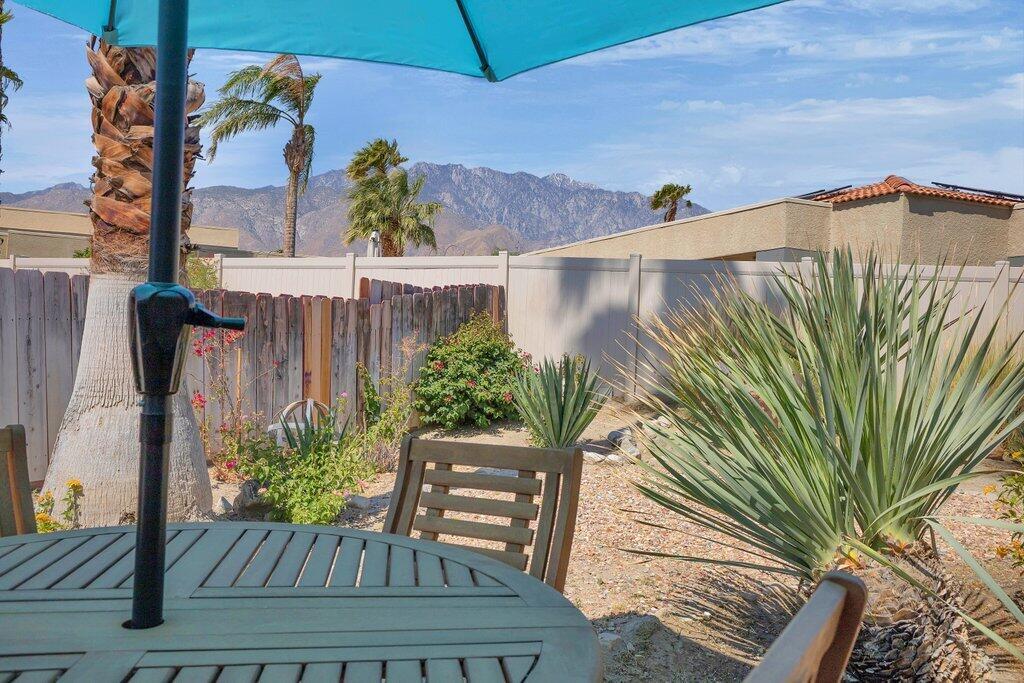 Primary Photo - 3071 Sunflower Cir E