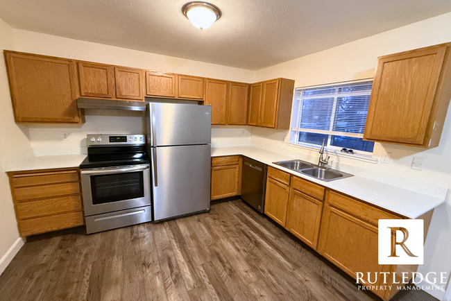 Foto del edificio - Newly remodeled 2 bedroom in Medford!