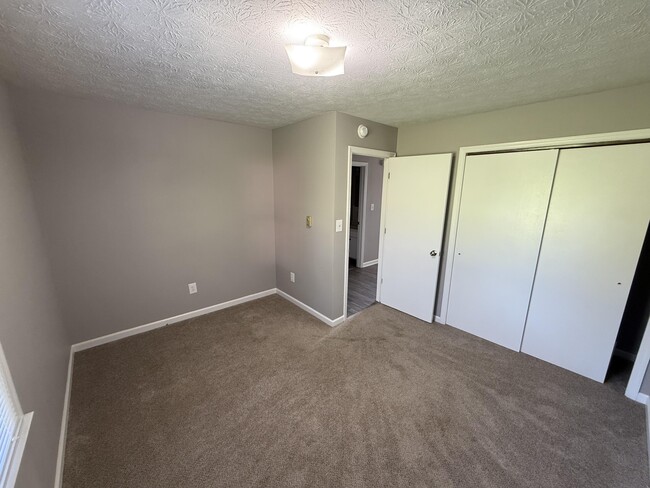 Foto del edificio - 315 Garden Park Dr
