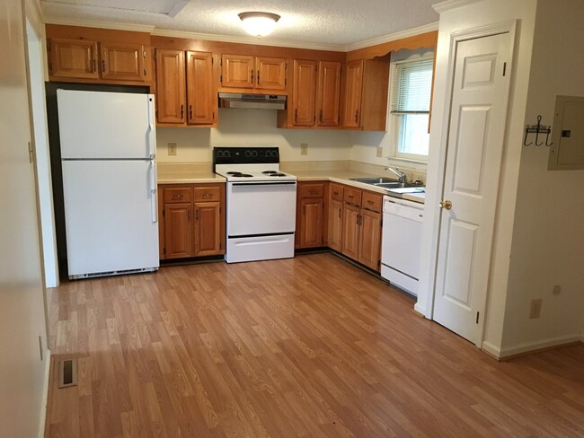 Building Photo - Radford 3 Br/2 Ba, Available July 10th