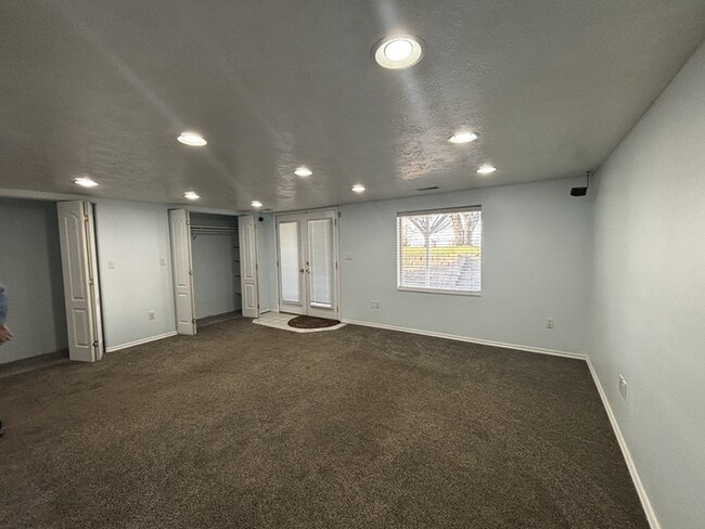 Building Photo - 157 N 400 W