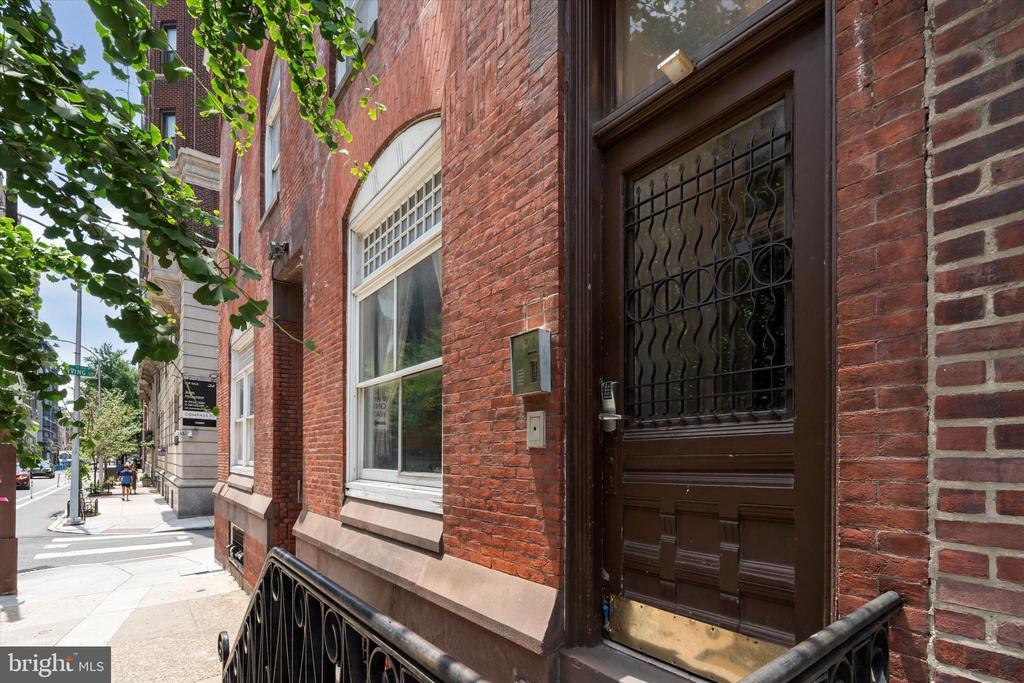 Foto principal - 240 S 13th St