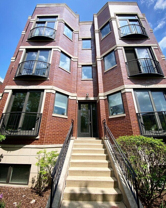 Building Photo - 2038 W Iowa St