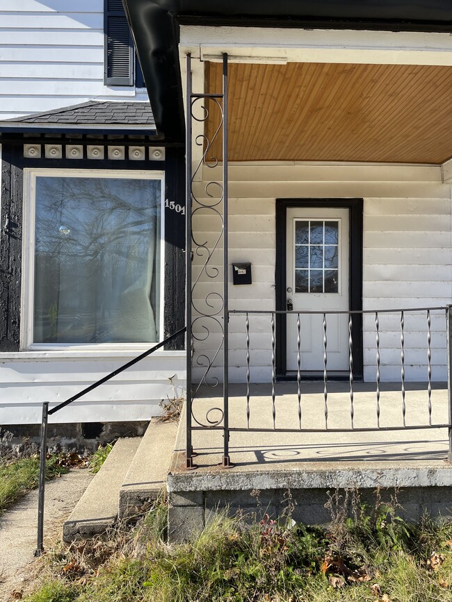 Building Photo - 1501 College Ave NE