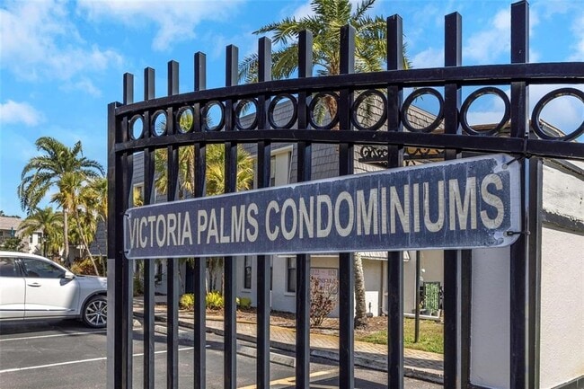 Building Photo - 718 Lyndhurst St