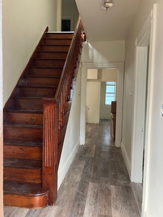 Building Photo - Single Family Home 4 bed/ 2 bath