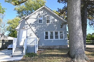 Building Photo - 23304 Cayuga Ave