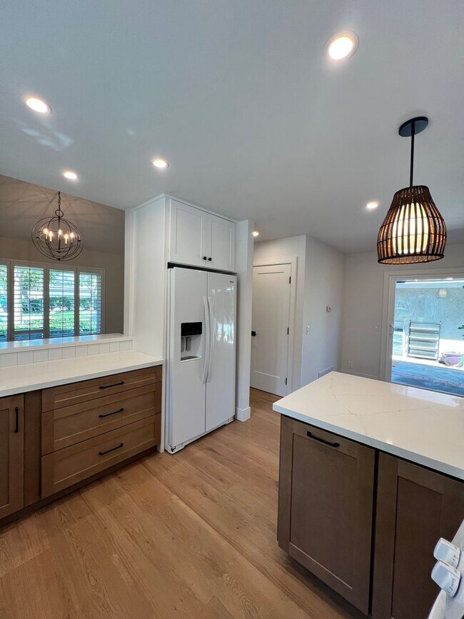 Building Photo - Complete Remodel Dearfield 3 bedroom 2.5 Bath home Ready for Lease
