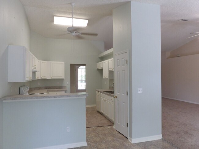 Building Photo - 4 Bedroom 2 Bath 2 Car Garage 2334 Sq Ft C...