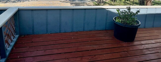 Building Photo - 2.2. miles to Sky Lakes Medical Center and Oregon Institute of Technology, 2bdrm 1 bath duplex