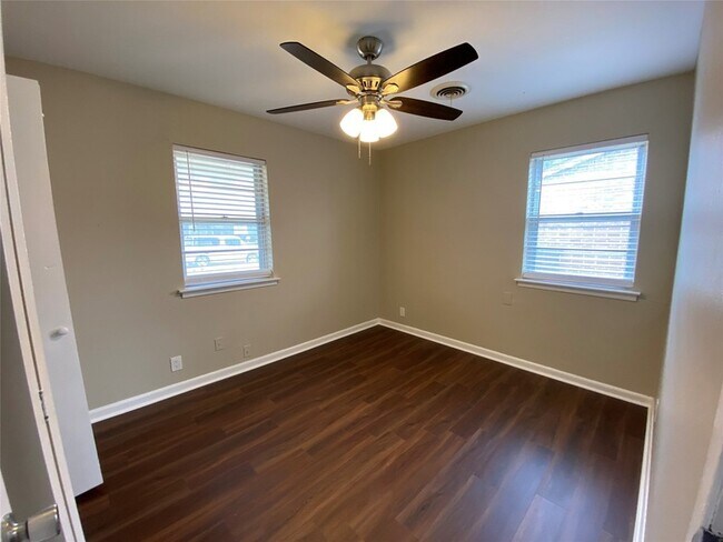 Foto del edificio - 712 Juno Ln