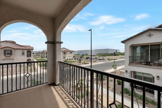 Building Photo - Like Brand New Luxurious Modern 3 Bedroom ...