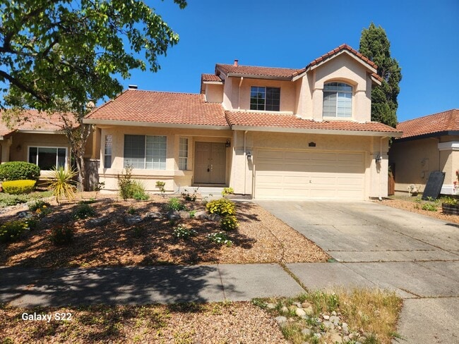 Foto del edificio - Beautiful 4 bedroom, 3 bathroom home locat...