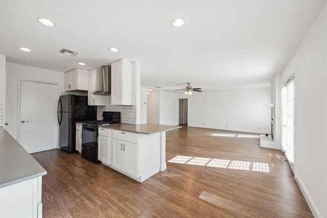 Building Photo - 807 Chisholm Valley Dr