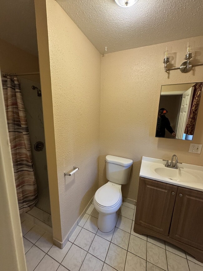 Building Photo - Water, sewer, garbage and landscaping is i...