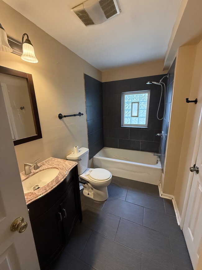 Master Bath - 1805 Southeastern Ave