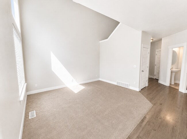 Building Photo - Beautiful 3-Bedroom Townhome in Lehi – Community Pool, Pickleball & More!