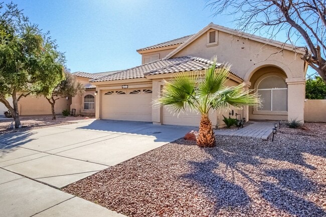 Building Photo - Spacious family home