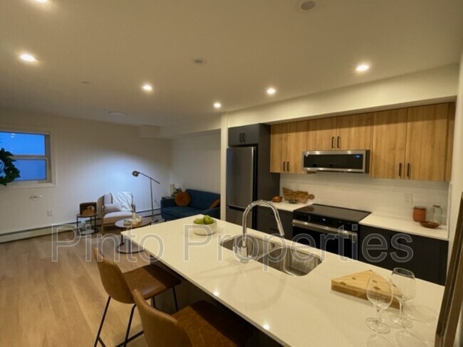 Building Photo - 8615-8108 108 St NW