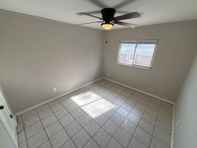 Foto del edificio - 2150 Saxon St