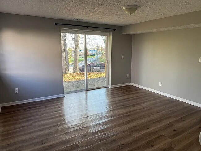 Foto del edificio - Duplex currently available in Westerville School District (Pointview ES, Genoa MS, Westerville Ce...