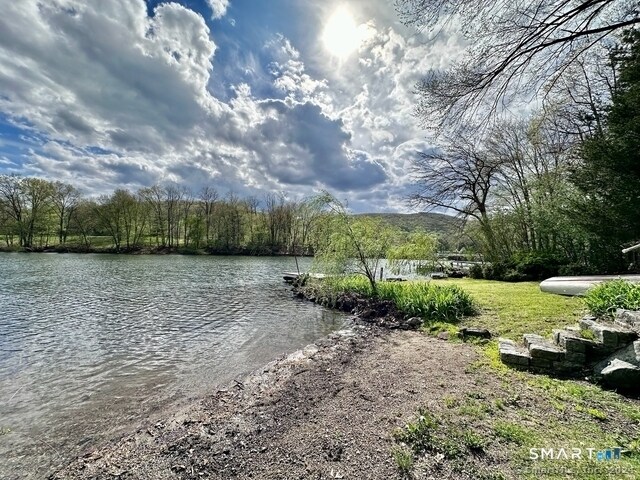 Foto del edificio - 11 Bogus Hill Rd