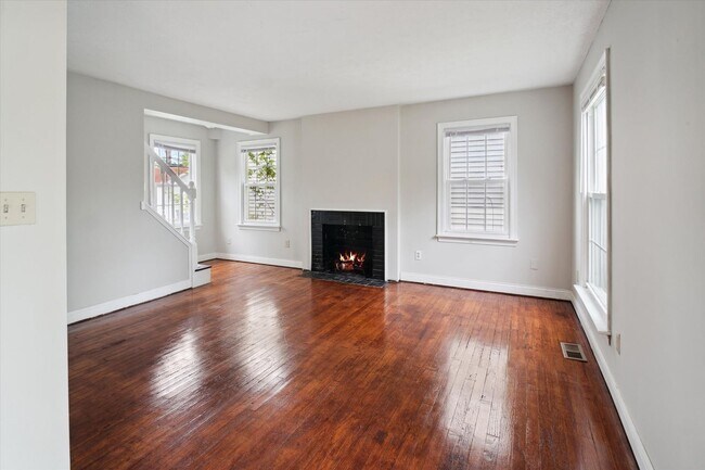 Building Photo - 27130 Shoreview Ave