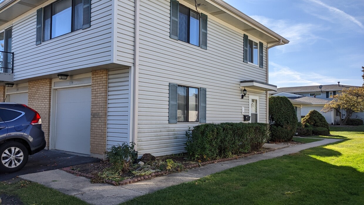 Primary Photo - 134 Barcliffe Ln