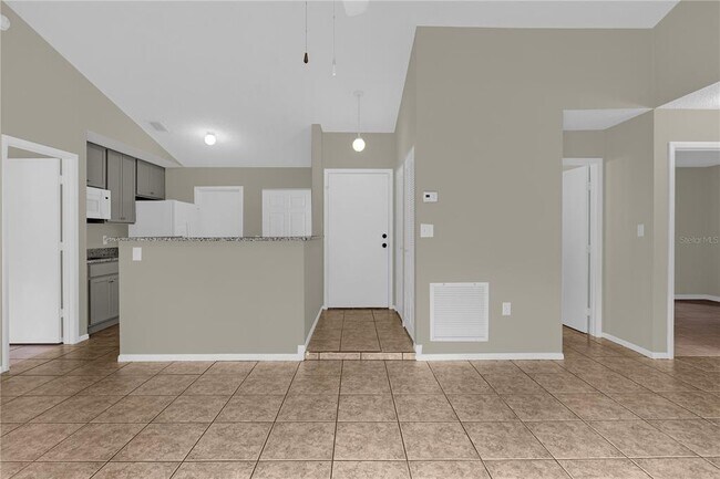 Building Photo - 2585 Newmark Dr