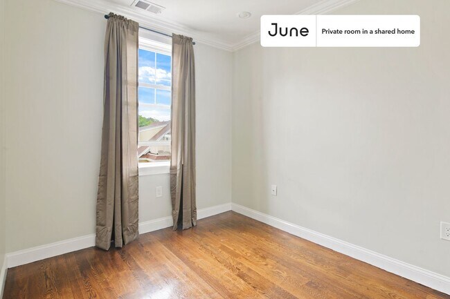 Building Photo - Room in Shared 5 bed/1.5 bath home