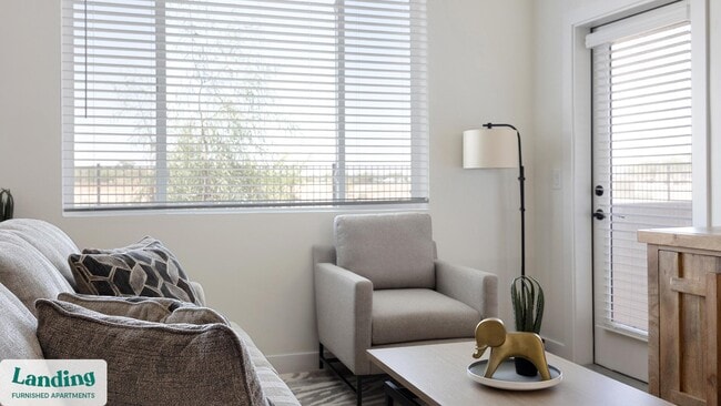 Foto del edificio - 255 N Camino Mercado