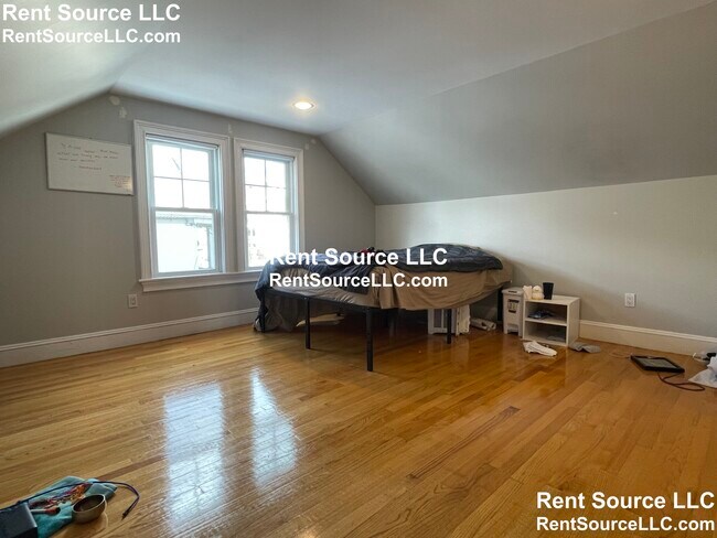 Building Photo - 38 Ten Hills Rd