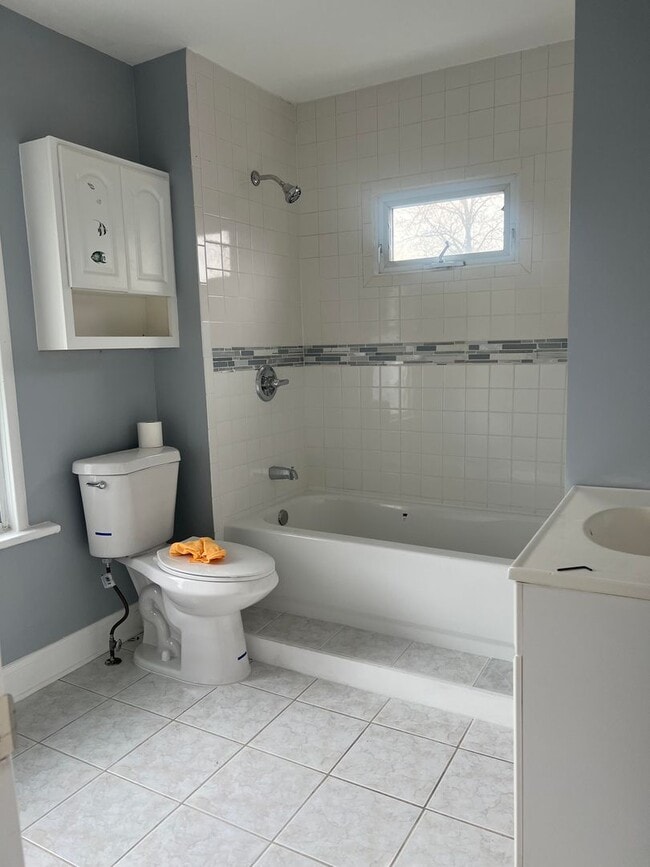 Foto del edificio - 3 Bedroom Single Family House for Rent in Neptune!