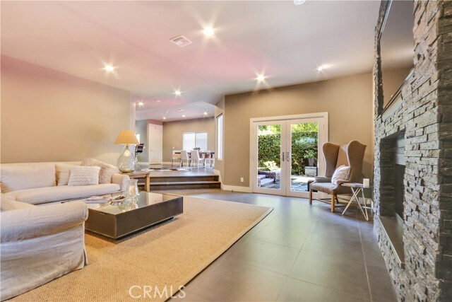 Foto principal - 627 E Almond Ave