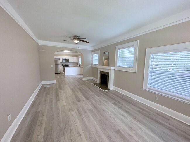 Building Photo - Adorable 2BD/1BTH 1st floor Condo in the H...