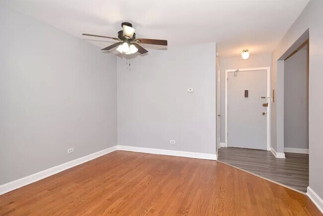 Foto del edificio - 6040 N Troy St