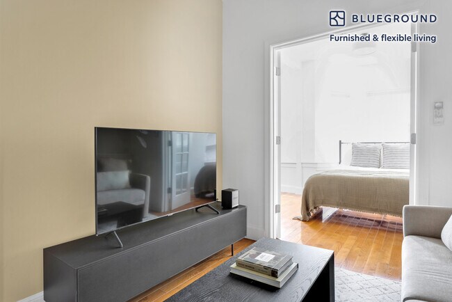 Foto del edificio - 352 E 8th St