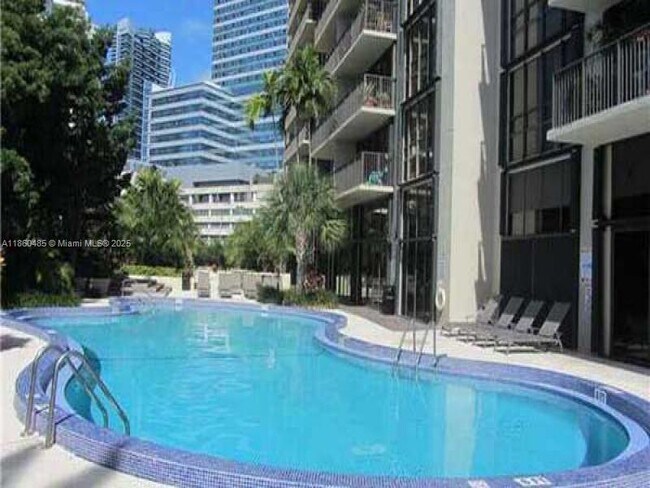 Building Photo - 1450 Brickell Bay Dr