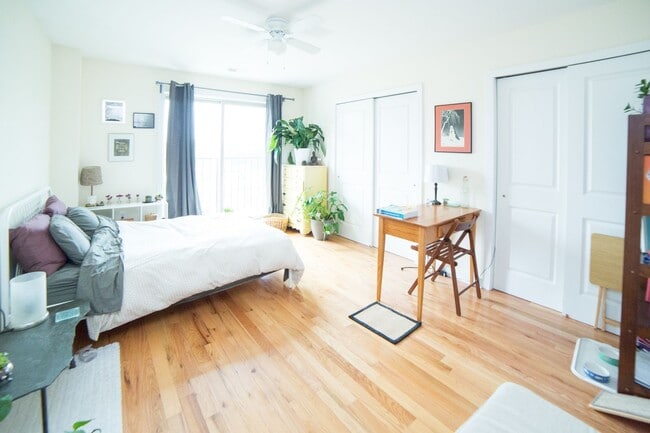 Building Photo - 3006 W Girard Ave