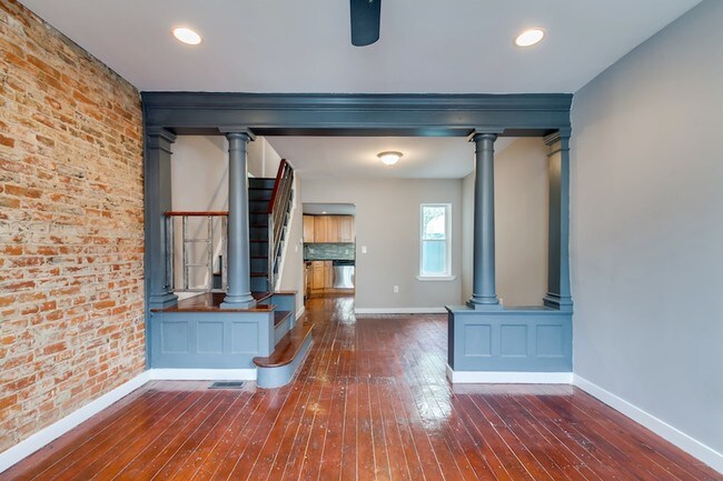 Building Photo - 1824 E Hazzard St
