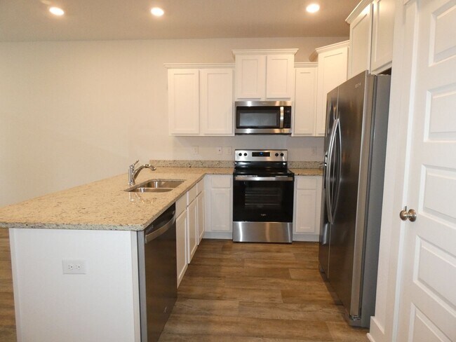 Building Photo - 3-Bedroom Townhome - Admiral's Quarters