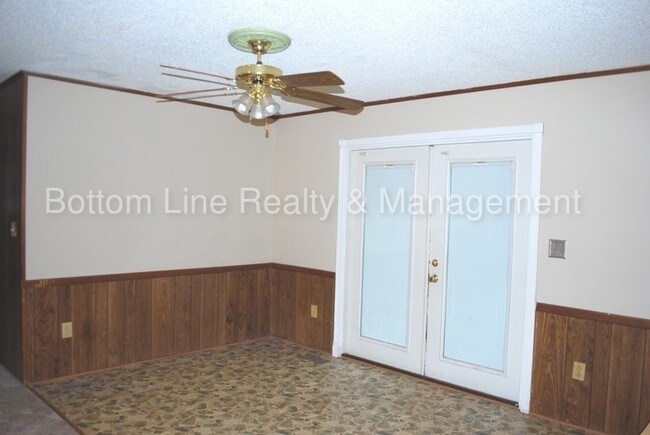 Foto del edificio - 705 Mapleleaf Ln