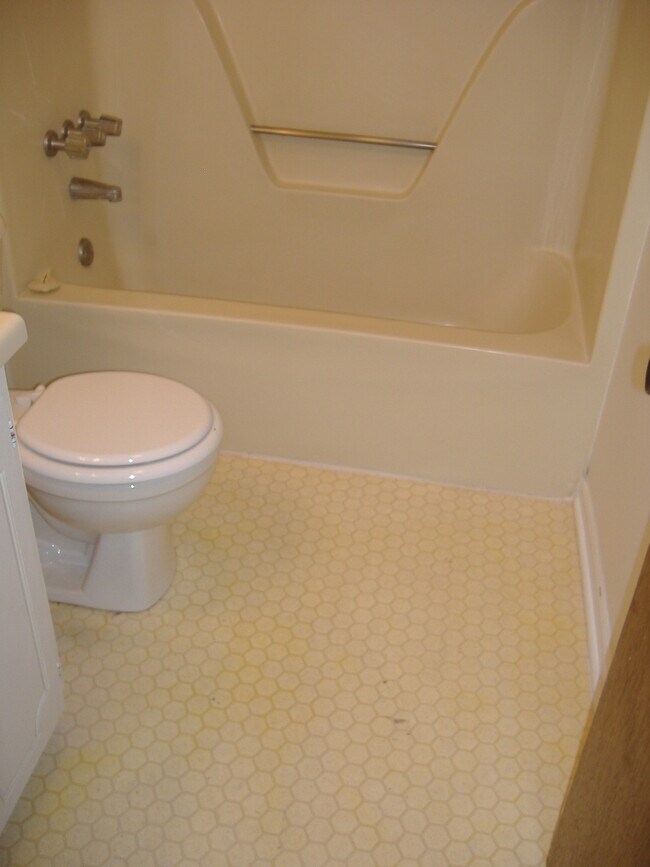 Foto del edificio - 619 Johns Creek Rd