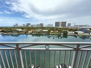 Building Photo - 9751 E Bay Harbor Dr