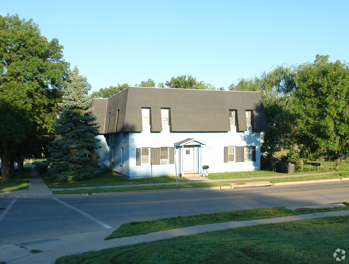 Primary Photo - 702 E 9th St