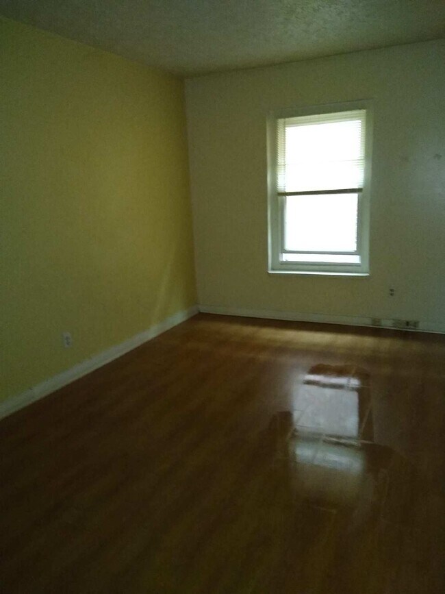 Foto del edificio - 2930 E Magnolia Ave